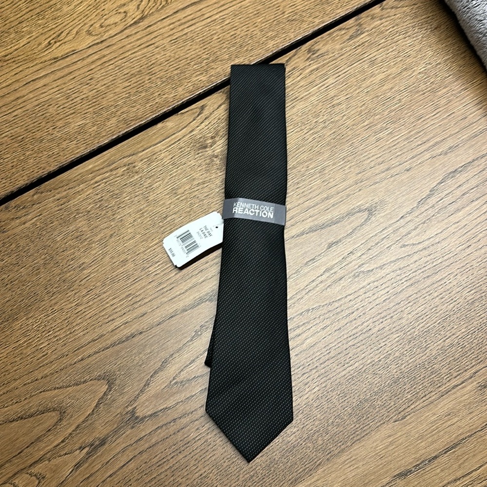 New‼️ Kenneth Cole 100% Silk Tie